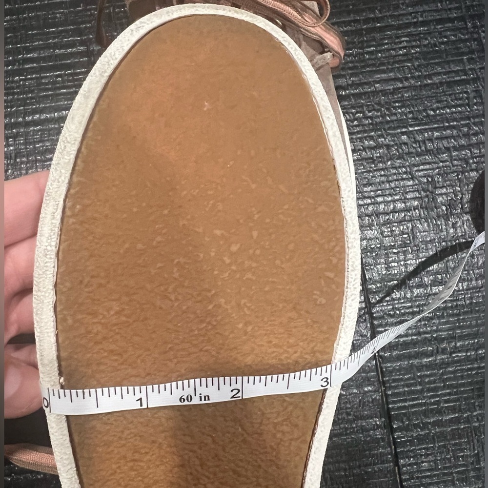 UGG Milo Leather Suede Low Top Fashion Sneaker Women's (Size 7) - Picture 3 of 10